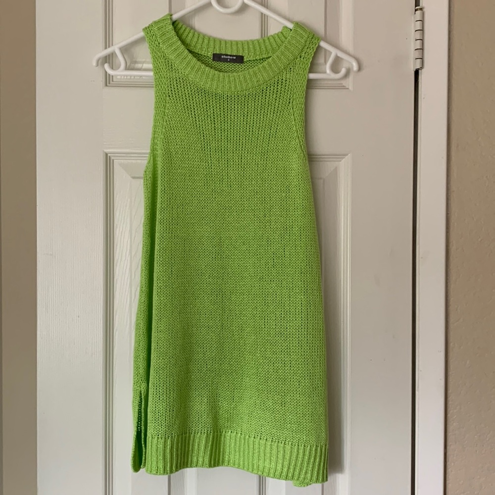 Studio W knit top apple green size S brand new